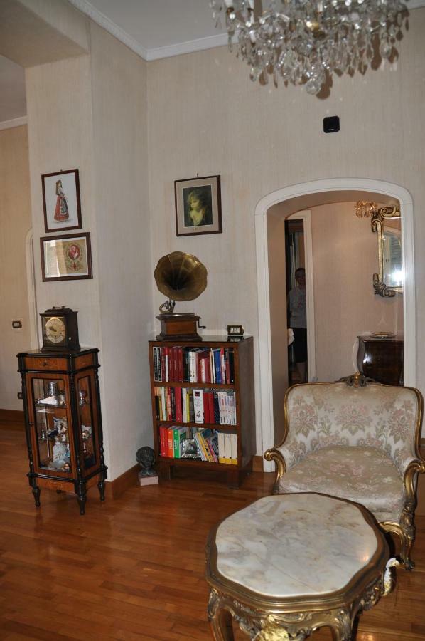 The Queen'S Coffer Rome Extérieur photo